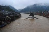 鳳凰古城——屹立于狂風暴雨中的建筑藝術(shù)